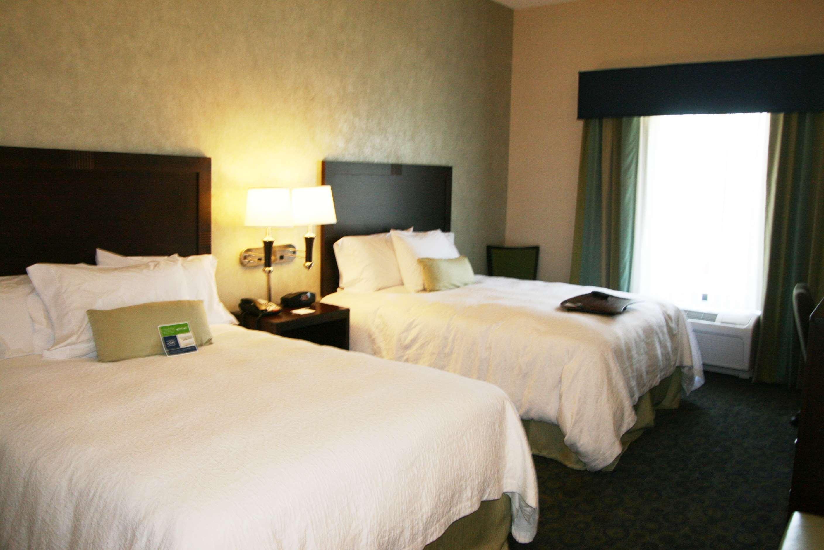 Hampton Inn Милфорд Екстериор снимка