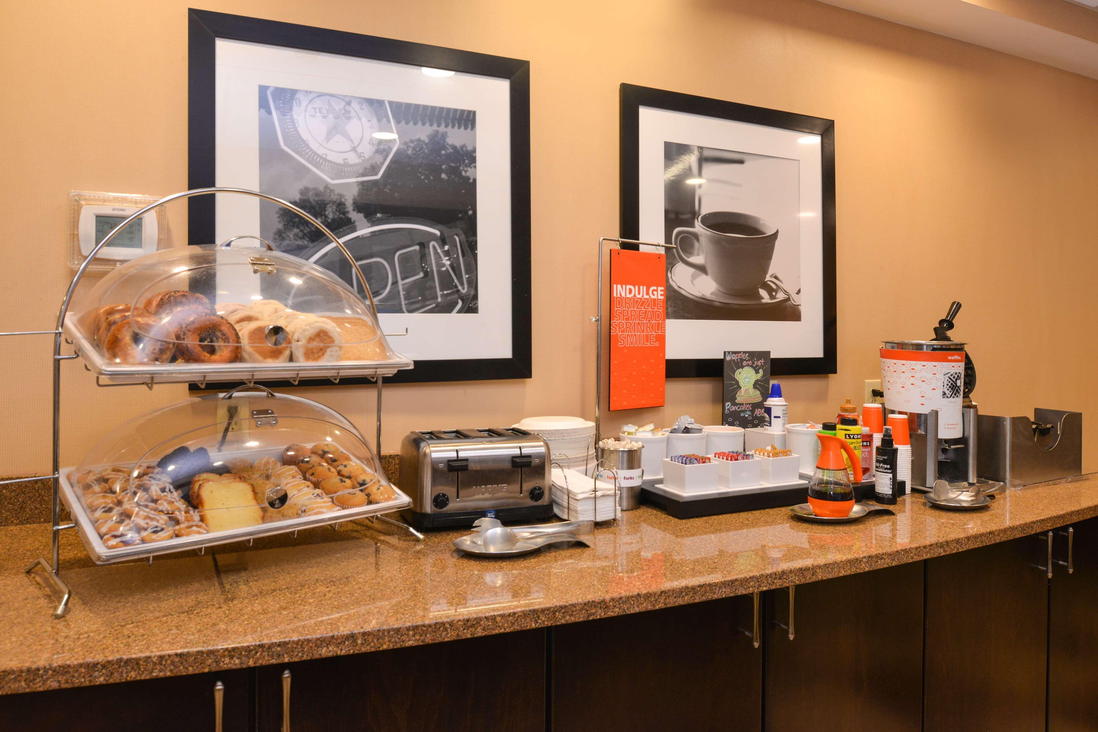 Hampton Inn Милфорд Екстериор снимка