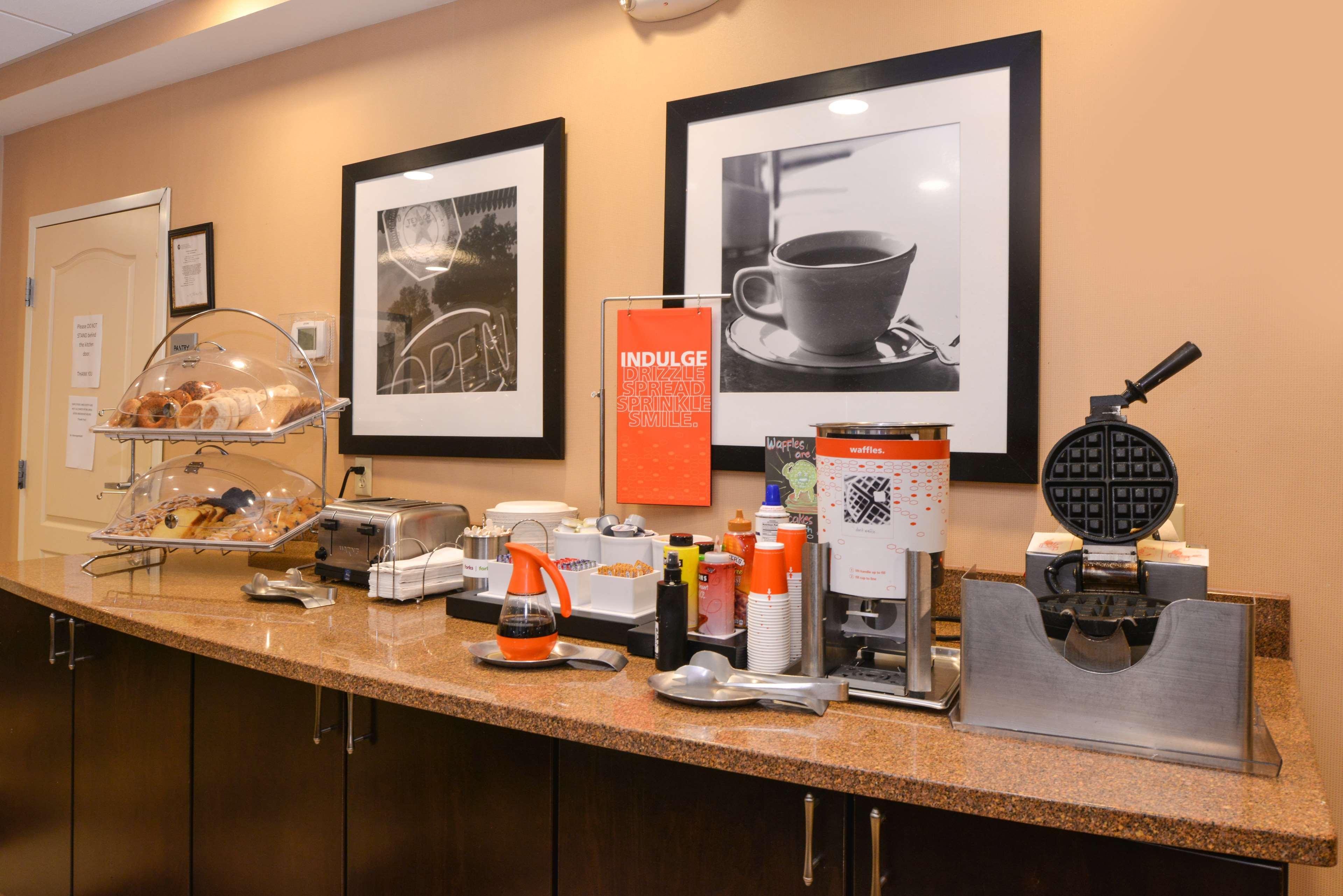 Hampton Inn Милфорд Екстериор снимка