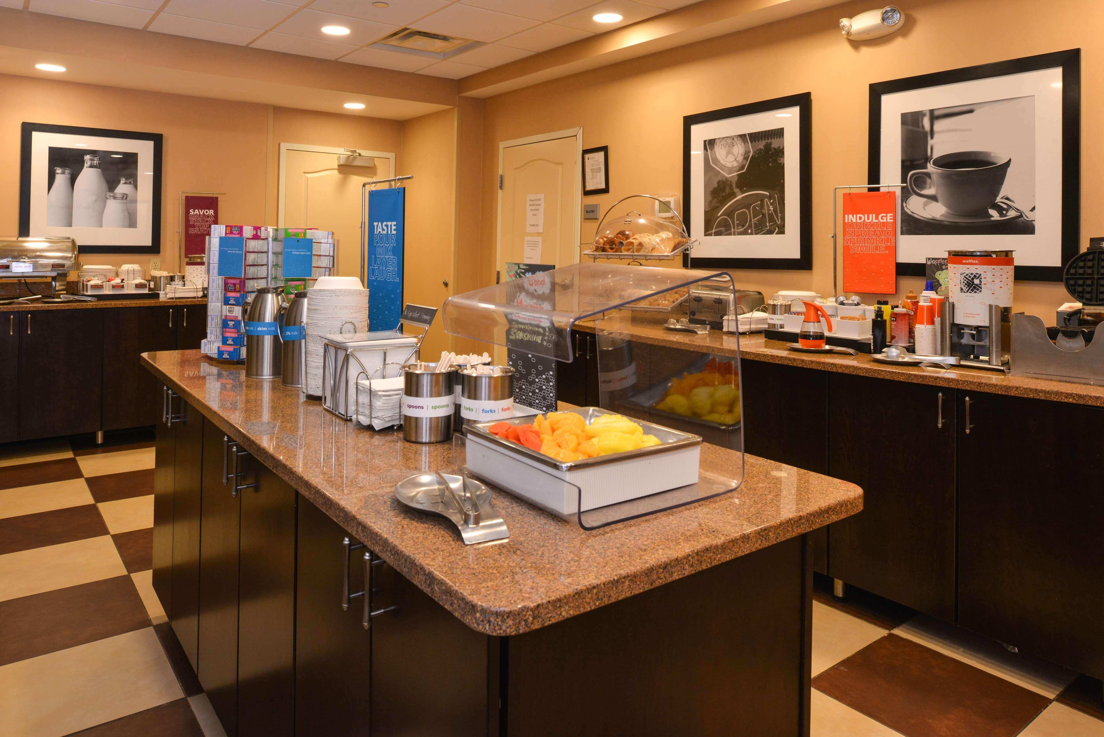 Hampton Inn Милфорд Екстериор снимка