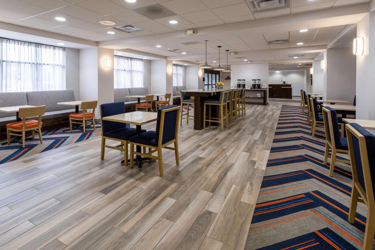 Hampton Inn Милфорд Екстериор снимка