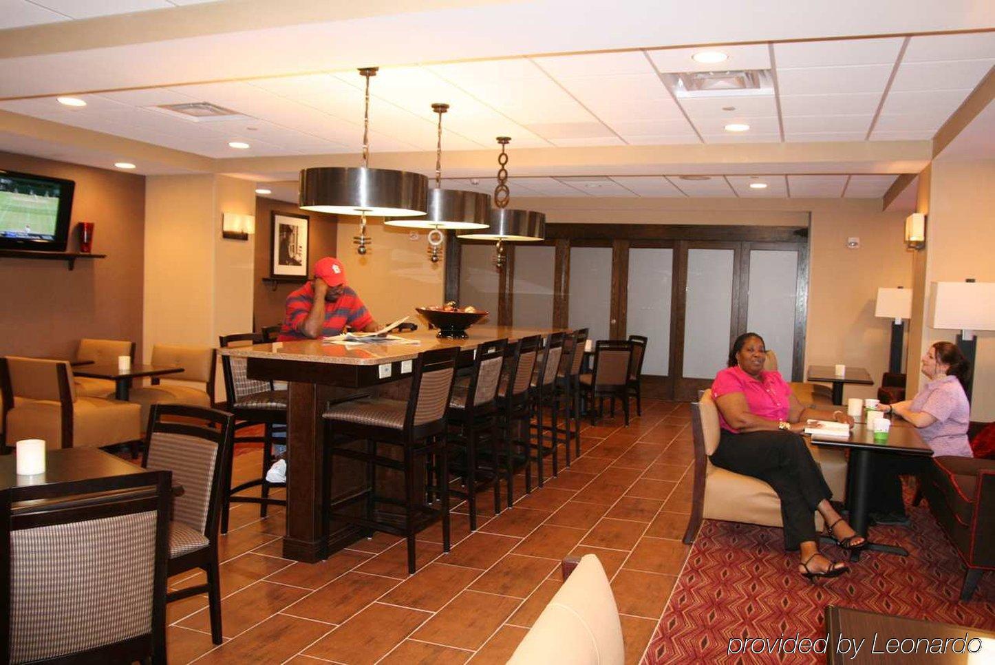 Hampton Inn Милфорд Ресторант снимка